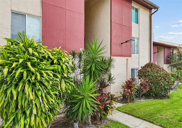 3841-s-lake-dr-197-tampa-fl-33614/hzid_c89e1905