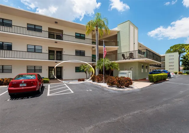 5980-terrace-park-dr-n-108-st-petersburg-fl-33709/hzid_ee533bca