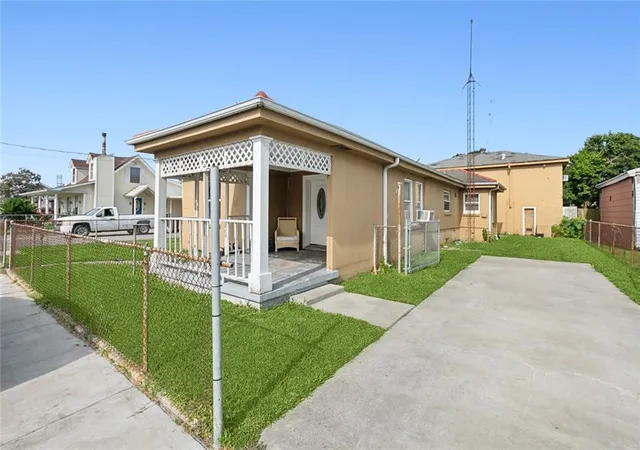 2200-trio-st-chalmette-la-70043/hzid_122349be