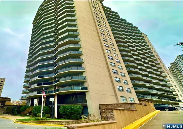 2077-center-ave-3f-fort-lee-nj-07024/hzid_50b58b43