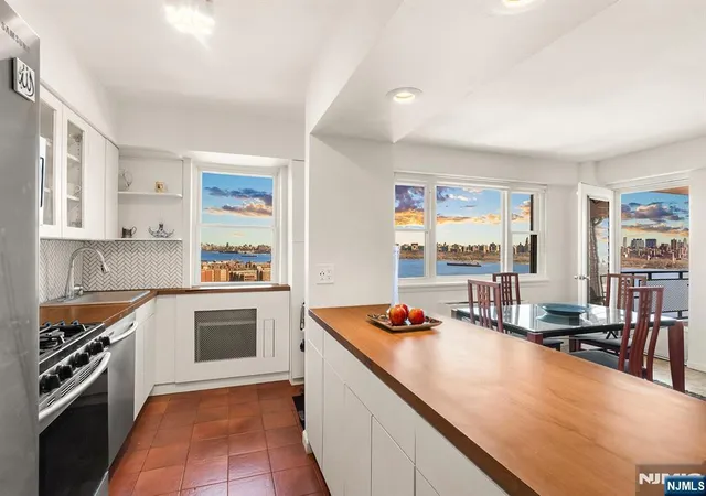8800-boulevard-east-005e-north-bergen-nj-07047/hzid_7c742c05