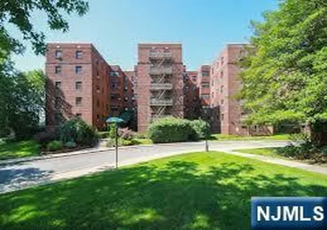2333-hudson-ter-fort-lee-nj-07024/hzid_6de40183