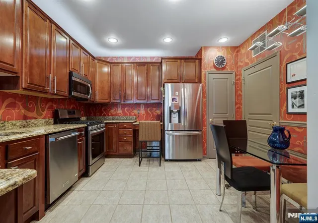 10402-warrens-wy-4th-floor-new-wanaque-nj-07465/hzid_8155772f