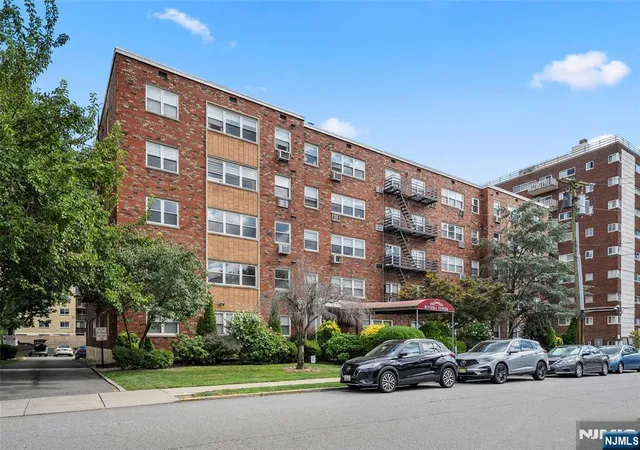 2200-center-d-1-fort-lee-nj-other/hzid_7ec04175