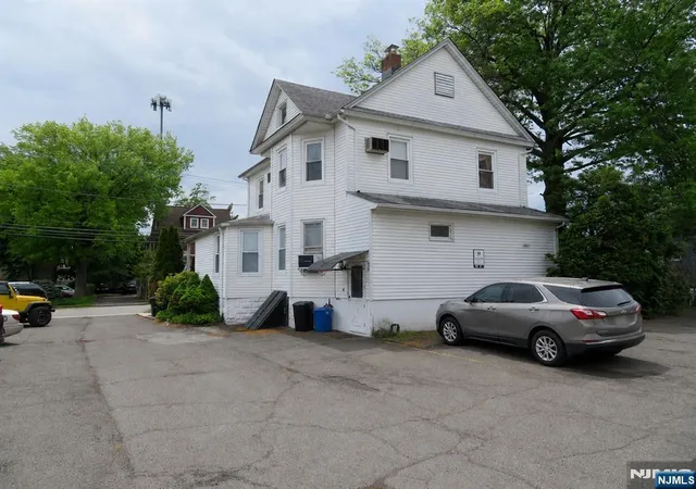 12-bergen-st-westwood-nj-07675/hzid_3c204a33