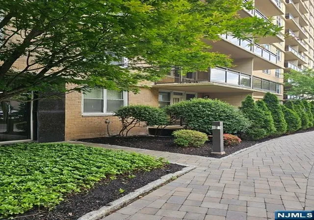 2200-n-central-rd-2v-fort-lee-nj-07024/hzid_5079cd77