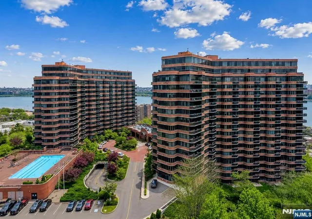 100-carlyle-16-j-k-n-cliffside-park-nj-07010/hzid_d52045b2