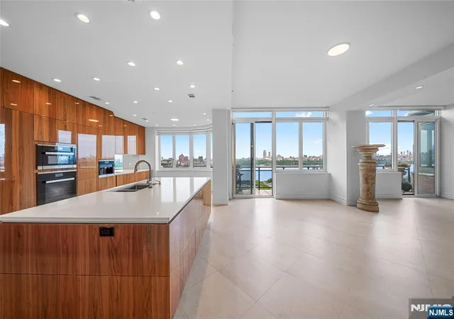 100-carlyle-dr-vp6-cliffside-park-nj-07010/hzid_9fd84834
