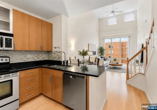 24-ave-at-port-imperial-404-west-new-york-nj-07093/hzid_5f80d38e