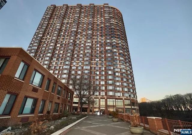 100-old-palisade-rd-2011-fort-lee-nj-07024/hzid_85b868e6