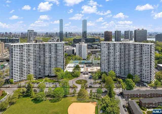 2100-linwood-ave-19v-fort-lee-nj-07024/hzid_50966f6d