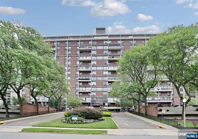 2-horizon-rd-1414-fort-lee-nj-07024/hzid_59254ce4
