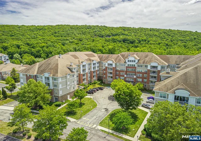8421-warrens-way-421-wanaque-nj-07465/hzid_6d2e668d