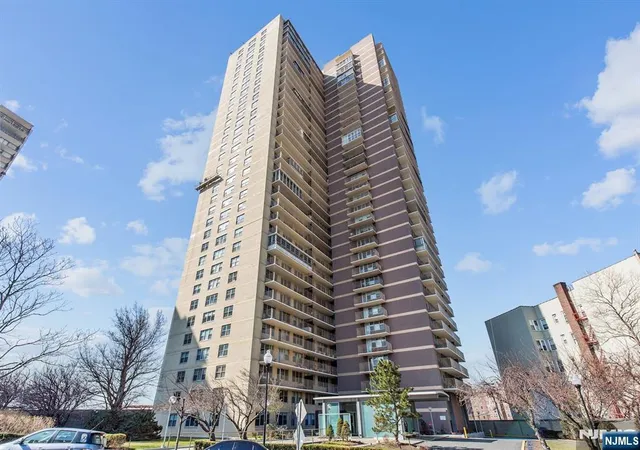 6040-boulevard-8h-west-new-york-nj-07093/hzid_a20052cb