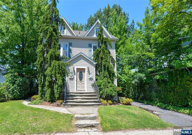 209-merritt-ave-bergenfield-nj-07621/hzid_f9fc543a