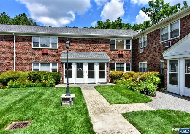 12-regency-park-ramsey-nj-07446/hzid_f51affa3