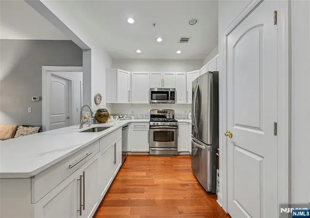 2107-windsor-park-ct-107-englewood-nj-07631/hzid_c2321bdf