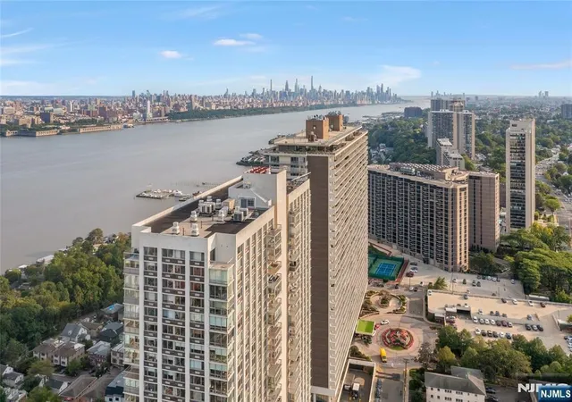 1600-parker-ave-5g-fort-lee-nj-07024/hzid_b77b3893
