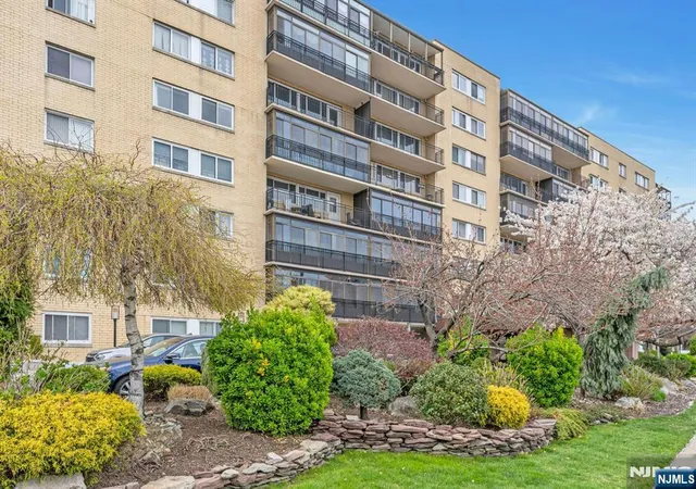 2185-lemoine-ave-2c-fort-lee-nj-07024/hzid_fbe71c74