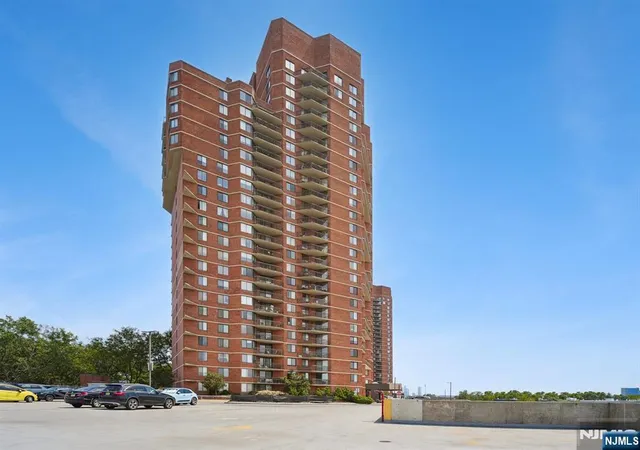 627-harmon-cvs-tower-secaucus-nj-07094/hzid_6e88e7ba