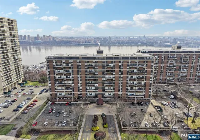 2-horizon-rd-1428-fort-lee-nj-07024/hzid_c468e8d6