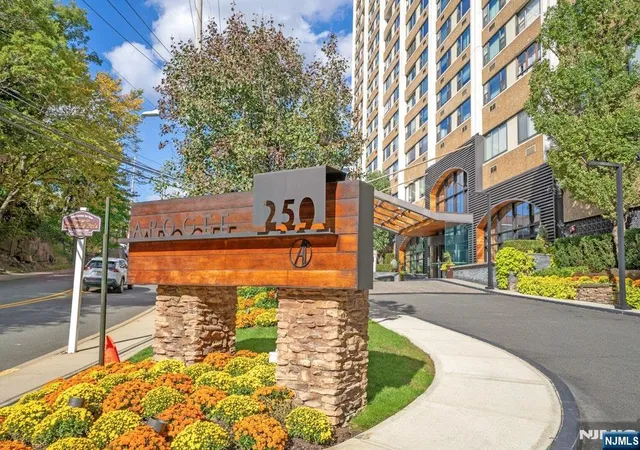250-gorge-rd-10-j-cliffside-park-nj-07010/hzid_921ed3b8