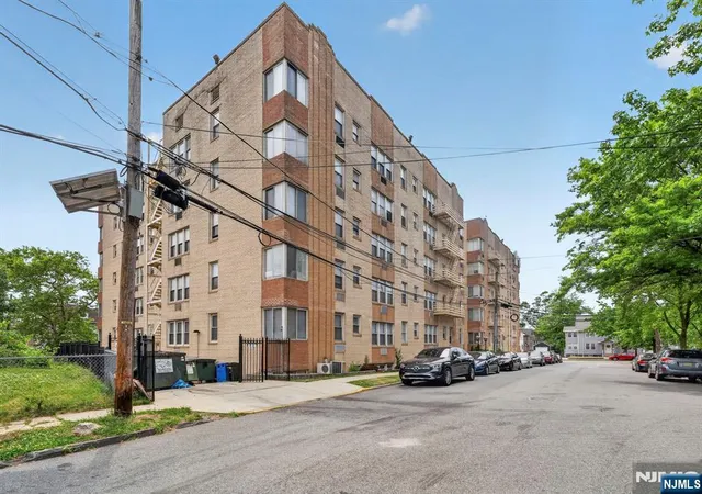 19-lyons-204-newark-nj-07112/hzid_8c6a9a6f