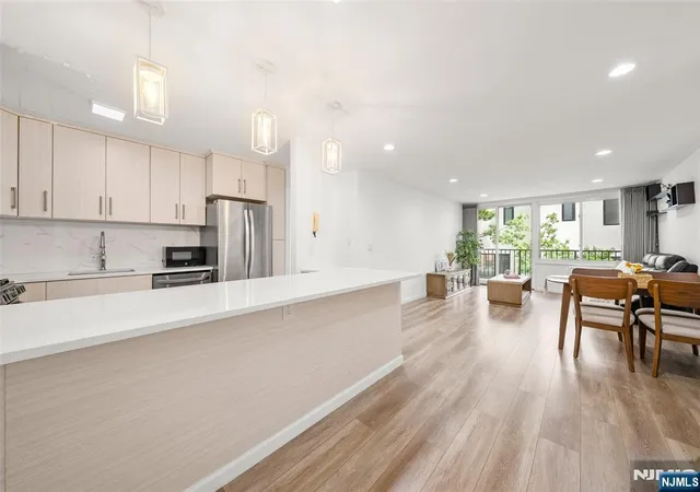 1-wall-st-2e-fort-lee-nj-07024/hzid_9534b083
