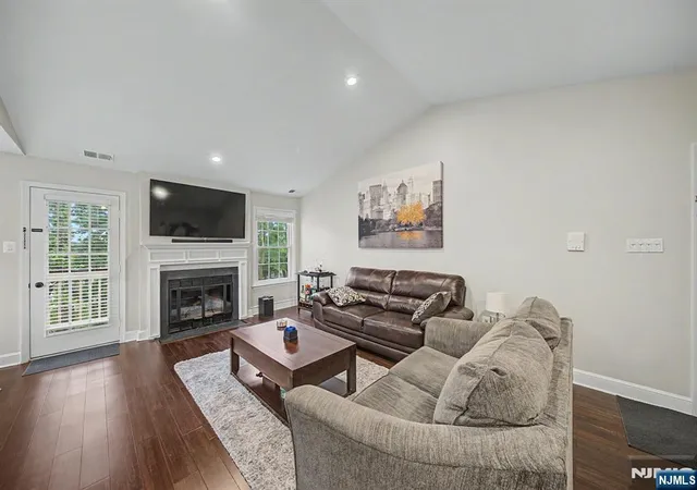 3-juniper-ct-125-clifton-nj-07014/hzid_e3985f12