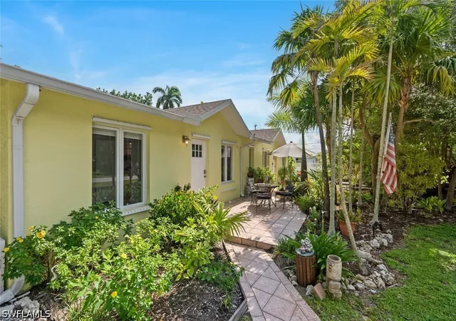 2437-sunset-ave-naples-fl-34112/hzid_7c5b9683
