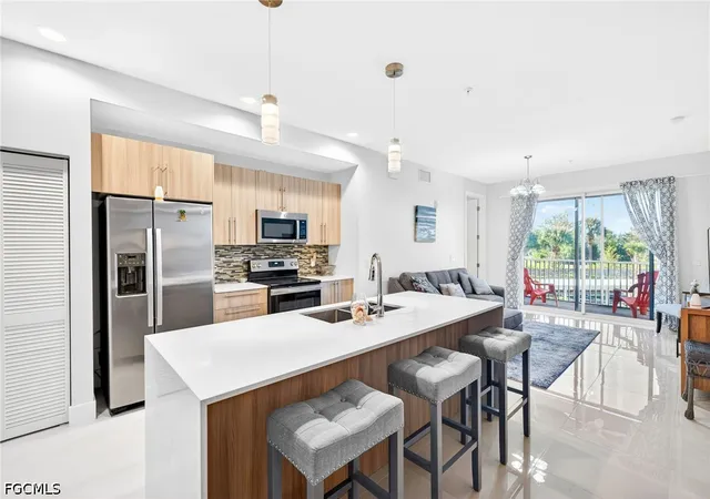 15901-royal-pointe-ln-202-fort-myers-fl-33908/hzid_d63d5cbf