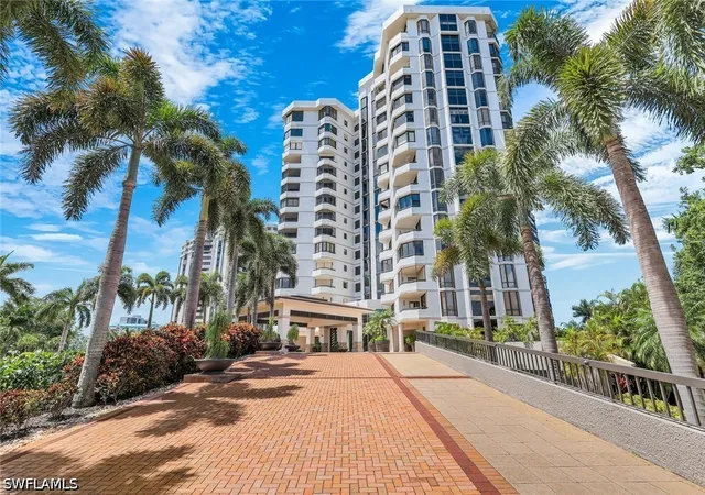 6075-pelican-bay-blvd-104-naples-fl-34108/hzid_c84f211a