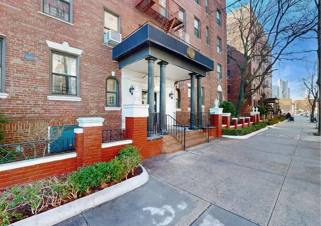 3220-ave-h-4b-brooklyn-ny-11210/hzid_fe79d414