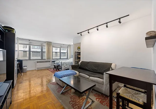 209-e-56th-street-7-k-new-york-city-ny-10022/hzid_bae60392