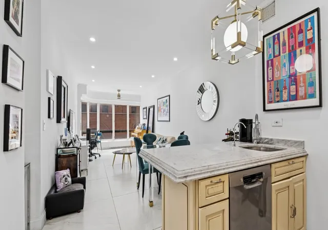 530-e-76th-street-6j-new-york-city-ny-10021/hzid_dfe88eab