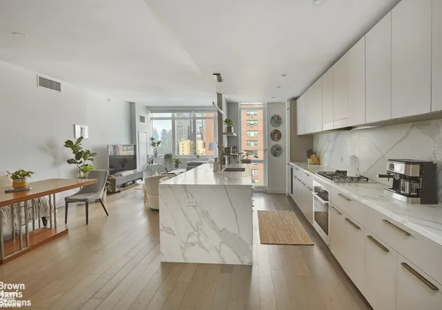 305-e-51st-street-7d-new-york-city-ny-10022/hzid_aaaa67b9