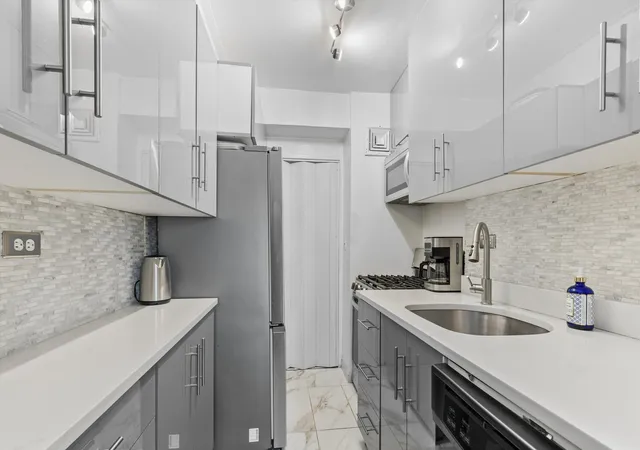 225-adams-st-8h-new-york-city-ny-11201/hzid_94d39200