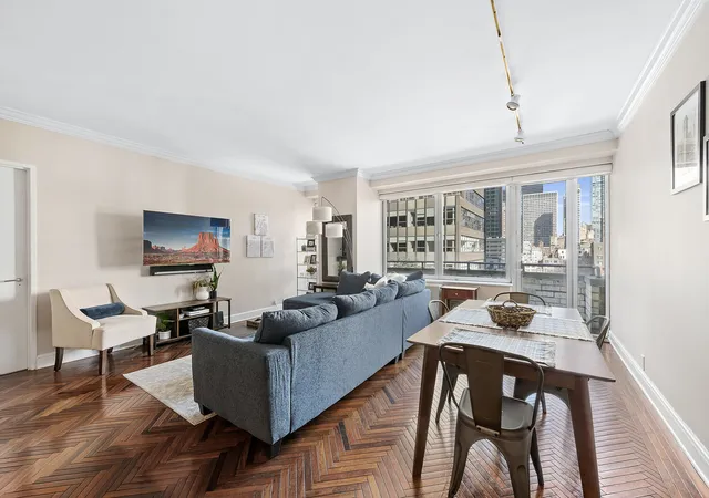 216-e-47th-street-11a-new-york-city-ny-10017/hzid_923522ca