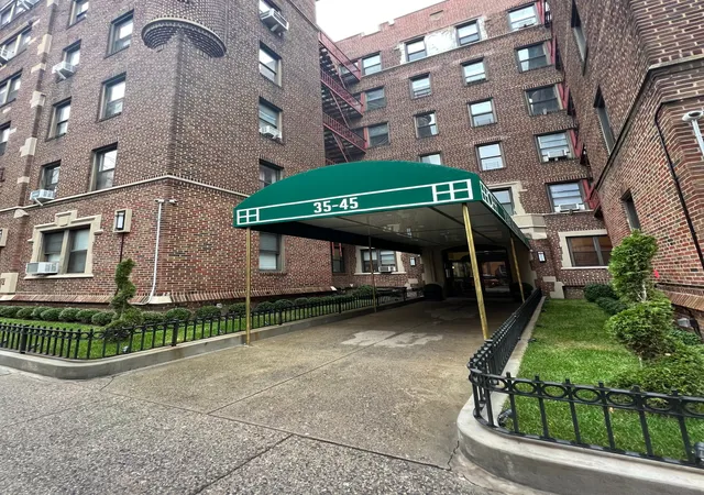 35-45-81st-street-f3-new-york-city-ny-11372/hzid_b9a3ad8d