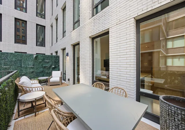 15-w-61st-street-3f-new-york-city-ny-10023/hzid_1da69434
