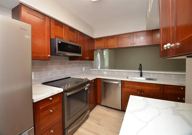 76-w-park-dr-houston-tx-77072/hzid_95b11150
