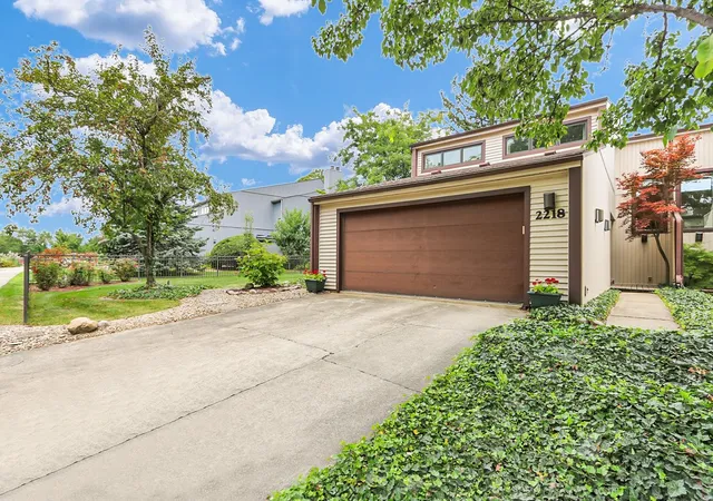 2218-briar-hill-dr-2218-champaign-il-61822/hzid_7b64e994