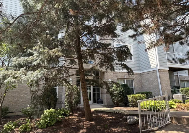 1291-w-lake-st-302-addison-il-60101/hzid_d156b652