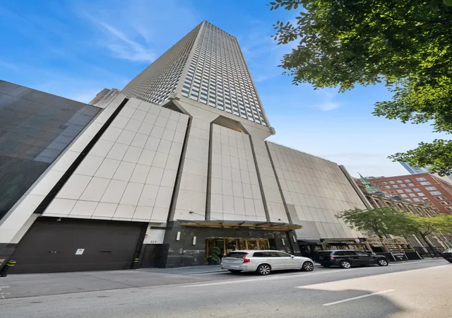 111-e-chestnut-st-47f-chicago-il-60611/hzid_b37a06ee