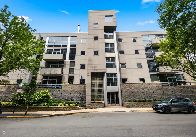 939-w-huron-st-201-chicago-il-60642/hzid_f97b9f25