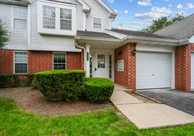 1727-w-hawkes-st-8-arlington-heights-il-60004/hzid_9c7a3e06