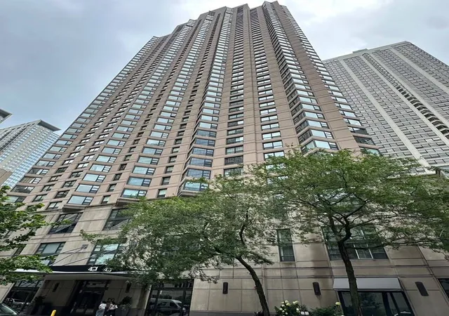 401-e-ontario-st-2307-chicago-il-60611/hzid_674ee878