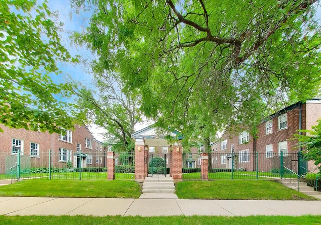 2417-w-fitch-ave-1-chicago-il-60645/hzid_dfeada2d
