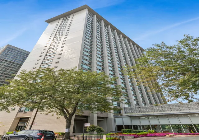 3600-n-lake-shore-dr-1308-chicago-il-60613/hzid_d36e6c5b