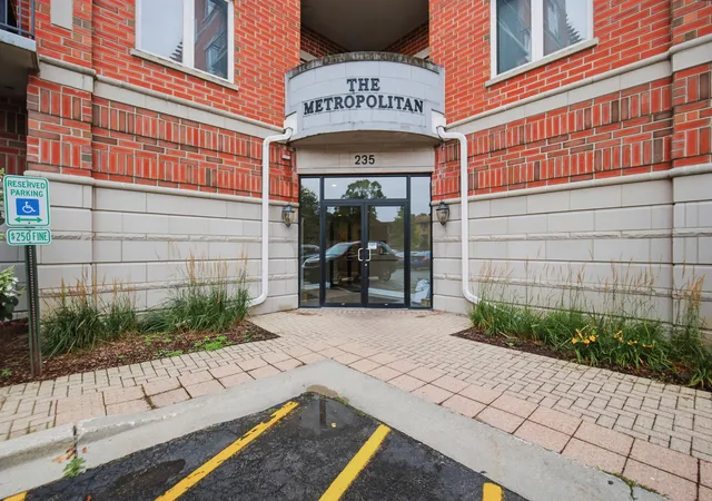 235-n-smith-st-301-palatine-il-60067/hzid_a60f0c43